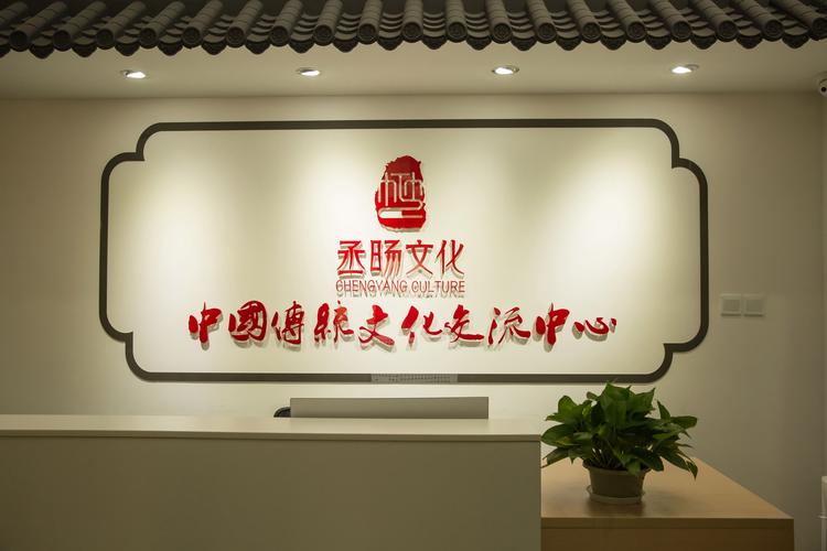 李春风,公司经营范围包括:教育咨询;组织文化艺术交流活动